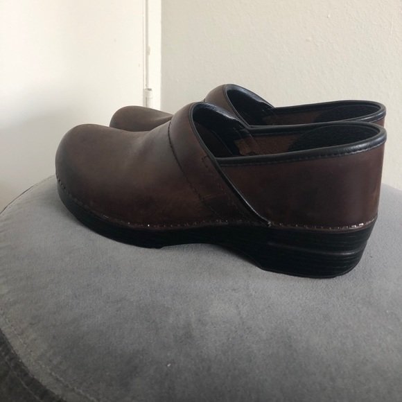 dansko men's professional clogs
